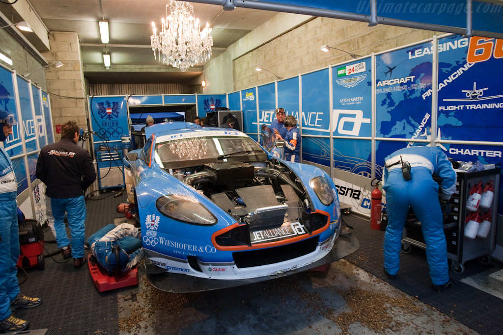 The chandelier really complements the kitty litter - Chassis: DBR9/103  - 2009 24 Hours of Le Mans