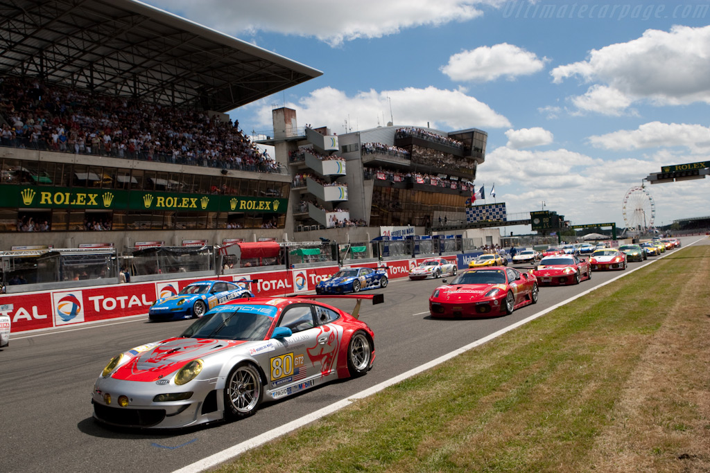 The grid - Chassis: WP0ZZZ99Z9S799913  - 2009 24 Hours of Le Mans