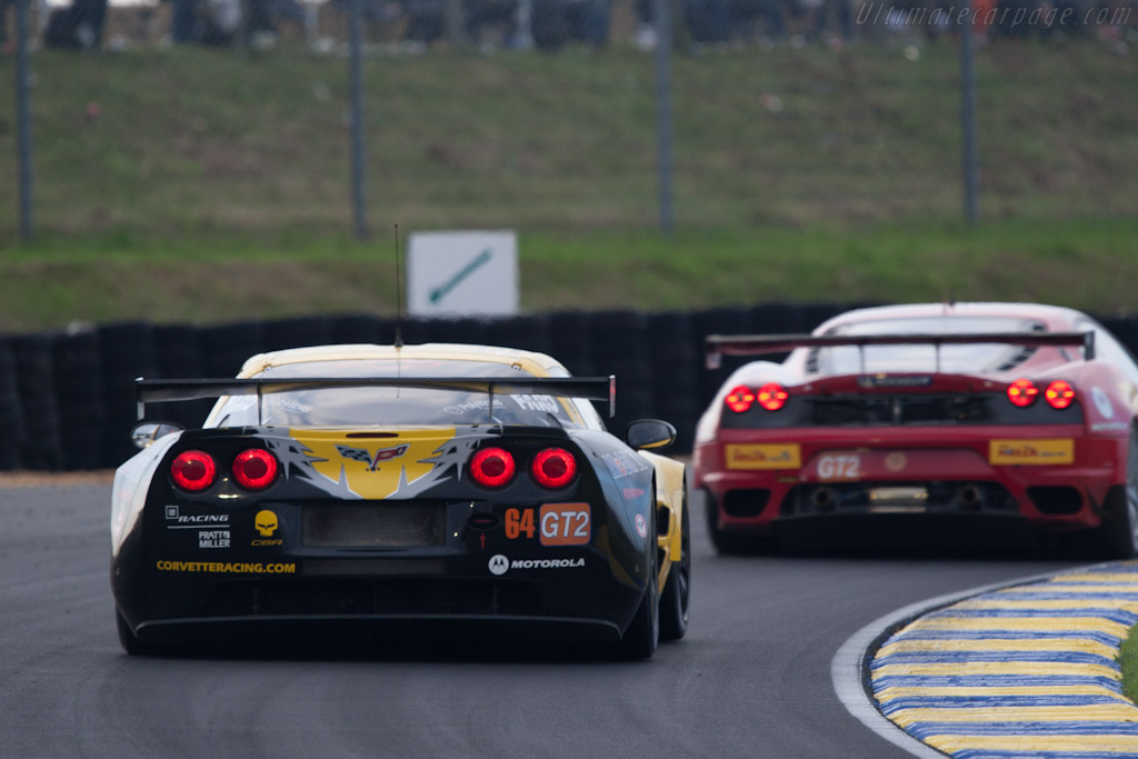 Battle for GT2 lead - Chassis: C6GT-002  - 2010 24 Hours of Le Mans