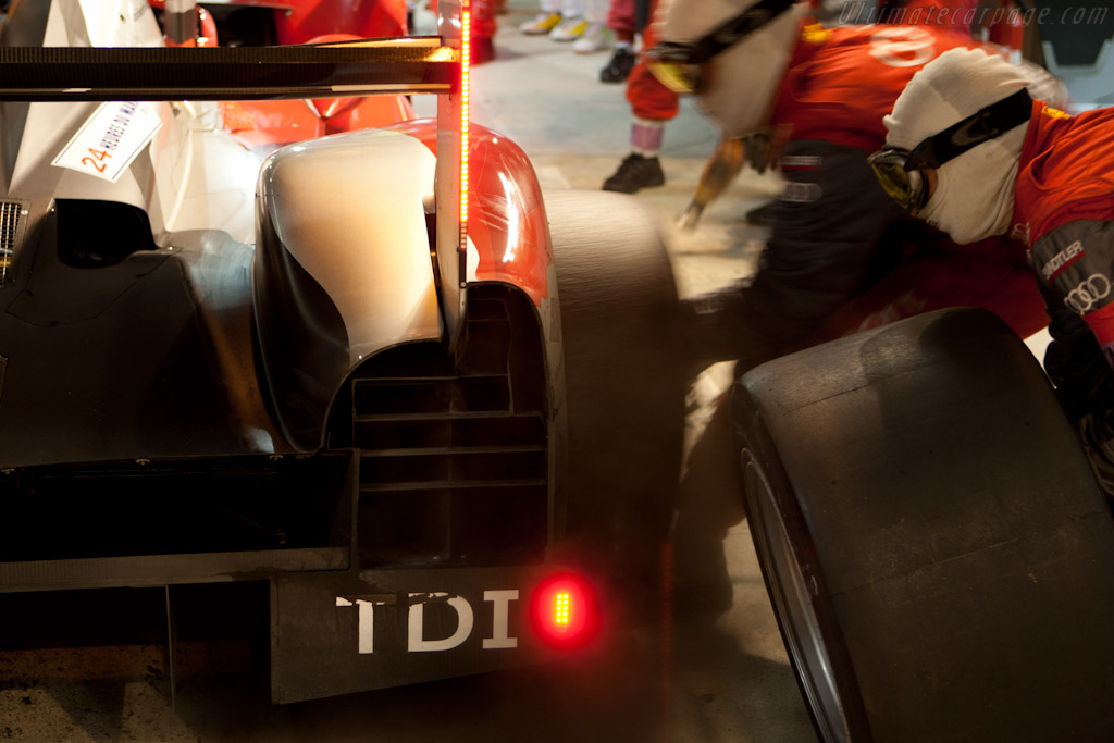 Fresh rubber - Chassis: 204  - 2010 24 Hours of Le Mans
