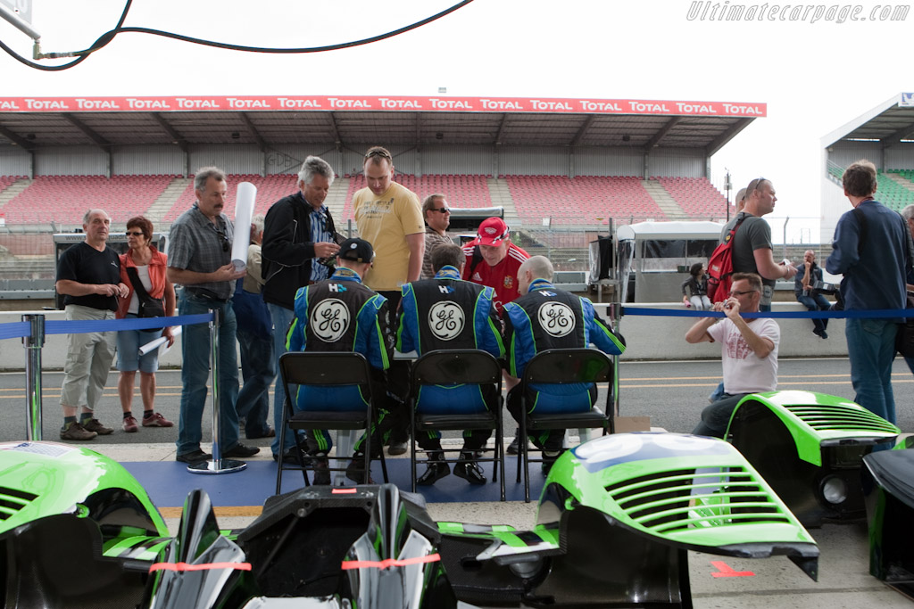 Highcroft autograph session   - 2010 24 Hours of Le Mans