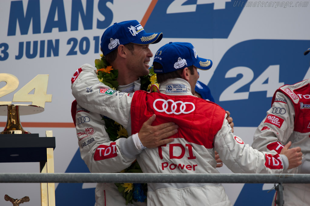 Kristensen congratulates Dumas   - 2010 24 Hours of Le Mans