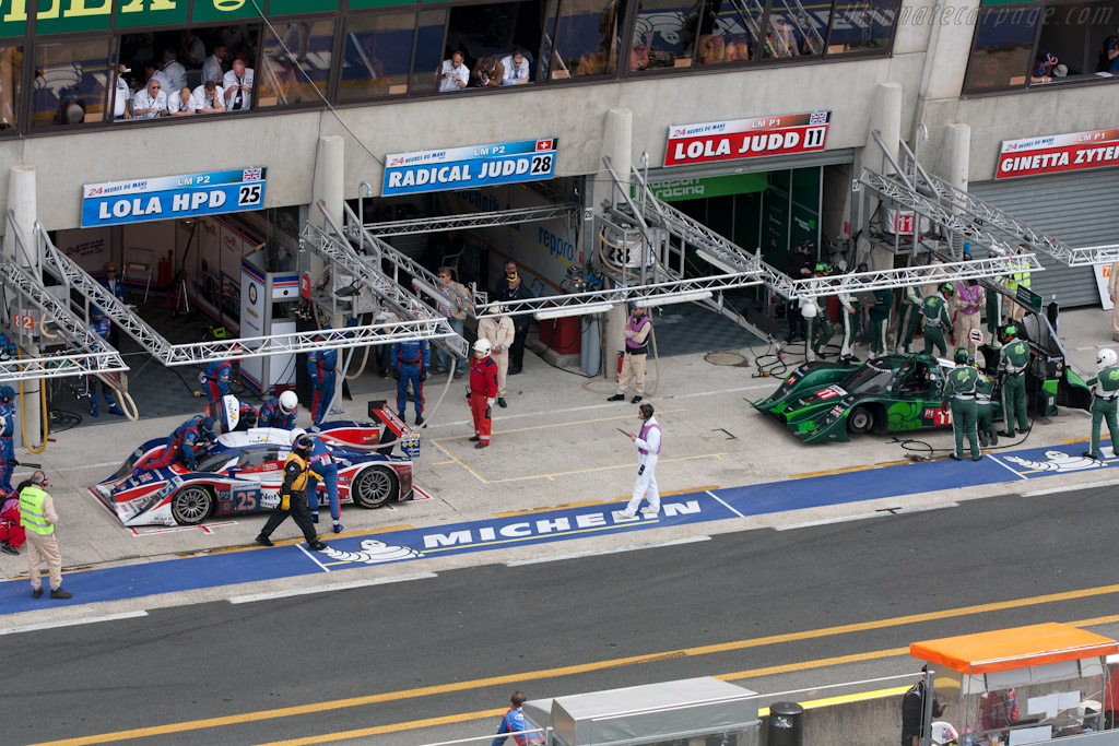 Lolas in the pits - Chassis: B0880-HU03  - 2010 24 Hours of Le Mans