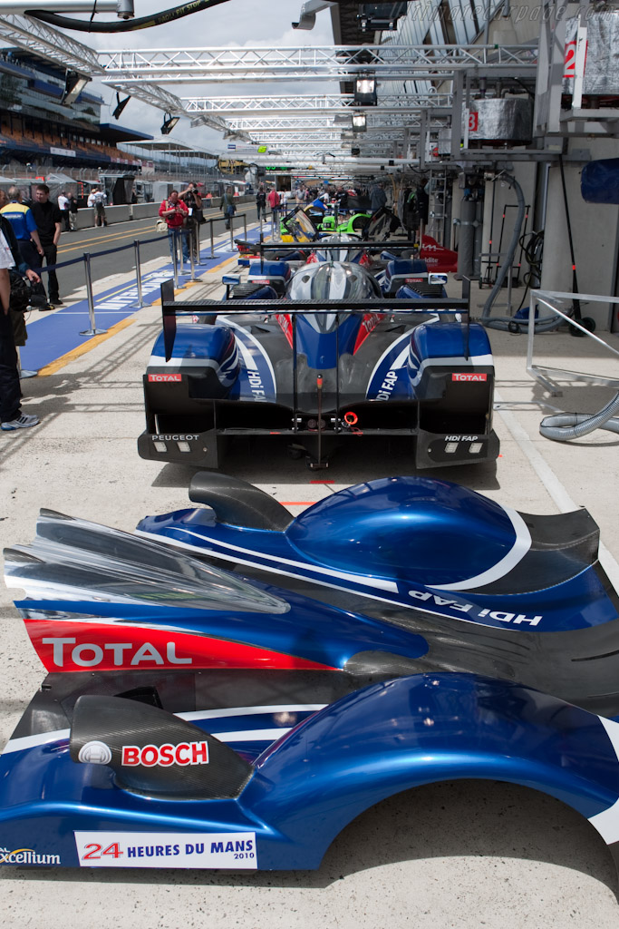 Welcome to the track   - 2010 24 Hours of Le Mans
