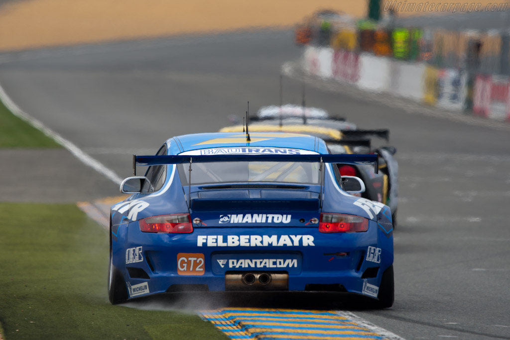 Wet astroturf - Chassis: WP0ZZZ99Z9S799912  - 2010 24 Hours of Le Mans