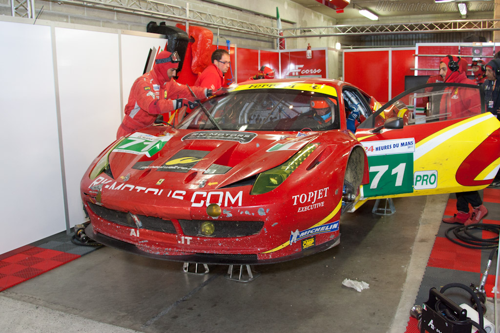 AF Corse Ferrari with problems - Chassis: 2822  - 2011 24 Hours of Le Mans