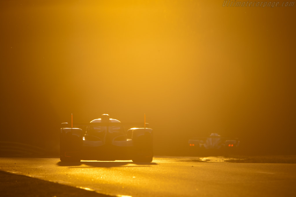 Audi chasing Peugeot - Chassis: 104  - 2011 24 Hours of Le Mans