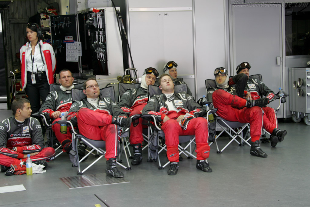 Audi mechanics   - 2011 24 Hours of Le Mans