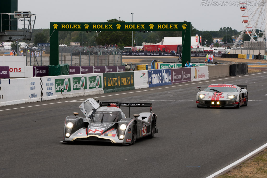 Final cars across the line - Chassis: B1060-HU01S  - 2011 24 Hours of Le Mans