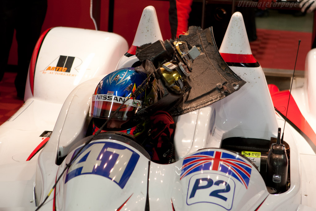 Loose headlight - Chassis: Z11SN-03  - 2011 24 Hours of Le Mans