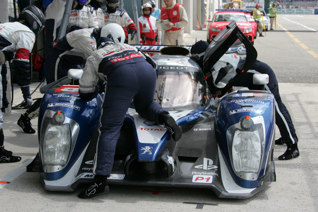 Peugeot stop - Chassis: 908-05  - 2011 24 Hours of Le Mans