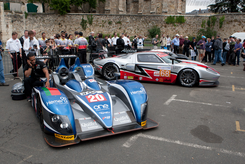 Waiting for a ride back - Chassis: 09S-05  - 2011 24 Hours of Le Mans