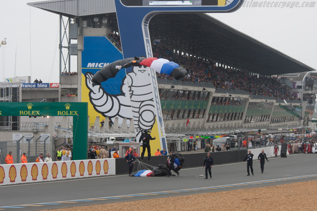 Parachute jumpers   - 2013 24 Hours of Le Mans
