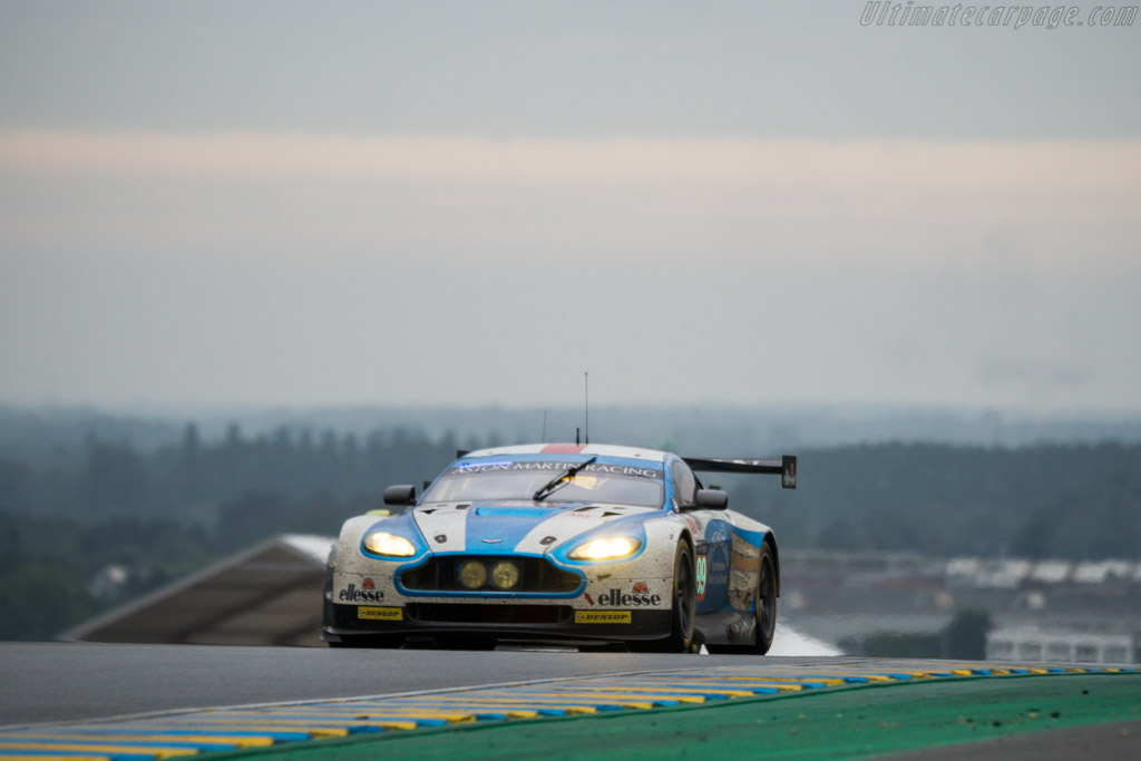 Aston Martin V8 Vantage GTE - Chassis: GTE-X2 - Entrant: Aston Martin Racing - Driver: Andrew Howard / Liam Griffin / Gary Hirsch - 2016 24 Hours of Le Mans