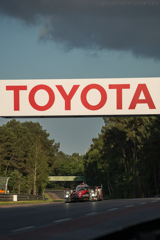 Toyota TS050 Hybrid - Chassis: 16-04 - Entrant: Toyota Gazoo Racing - Driver: Stephane Sarrazin / Michael Conway / Kamui Kobayashi - 2016 24 Hours of Le Mans