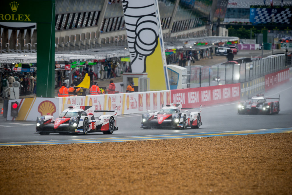 Toyota TS050 Hybrid - Chassis: 16-04 - Entrant: Toyota Gazoo Racing - Driver: Stephane Sarrazin / Michael Conway / Kamui Kobayashi - 2016 24 Hours of Le Mans