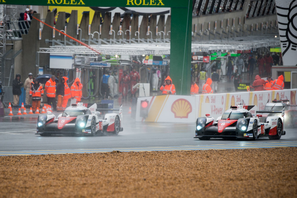 Toyota TS050 Hybrid - Chassis: 16-04 - Entrant: Toyota Gazoo Racing - Driver: Stephane Sarrazin / Michael Conway / Kamui Kobayashi - 2016 24 Hours of Le Mans