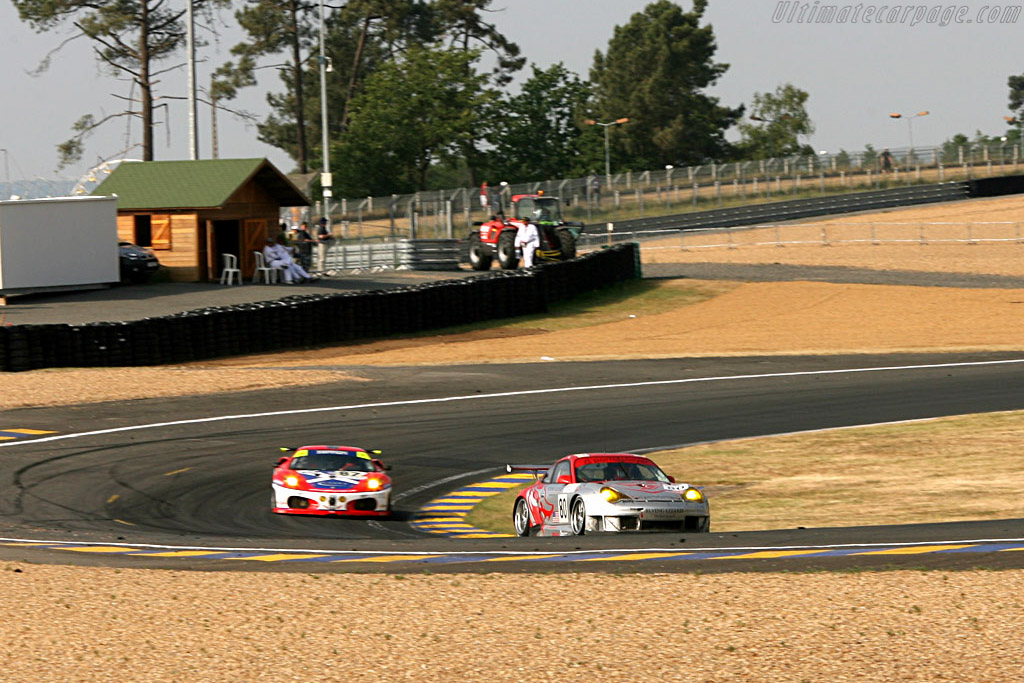 Eternal rivals - Chassis: WP0ZZZ99Z5S693062 - Entrant: Flying Lizards Motorsport - 2006 24 Hours of Le Mans
