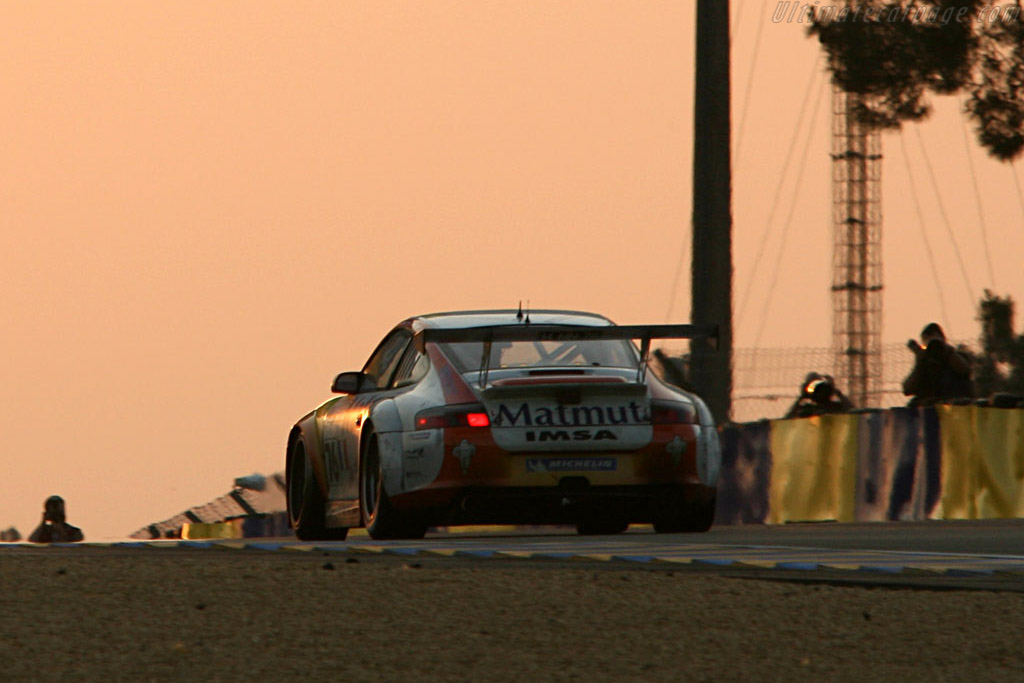 Good morning! - Chassis: WP0ZZZ99Z5S693066 - Entrant: IMSA Performance Matmut - 2006 24 Hours of Le Mans