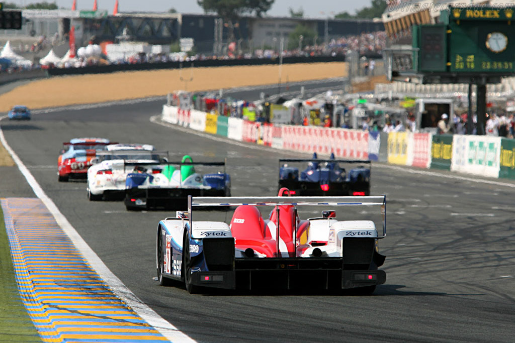 Lapping and getting lapped - Chassis: 06S-04 - Entrant: Zytek Engineering - 2006 24 Hours of Le Mans