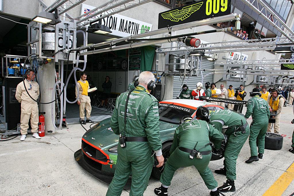 Fresh rubber for 007 - Chassis: DBR9/7 - Entrant: Aston Martin Racing - 2007 24 Hours of Le Mans