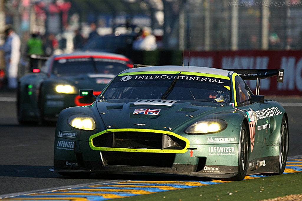 GT1 leaders still nose to tail - Chassis: DBR9/10 - Entrant: Aston Martin Racing - 2007 24 Hours of Le Mans