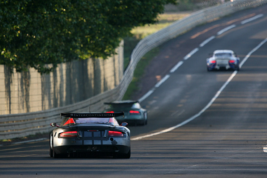 Hunting down a Porsche - Chassis: DBR9/101 - Entrant: Team Modena - 2007 24 Hours of Le Mans