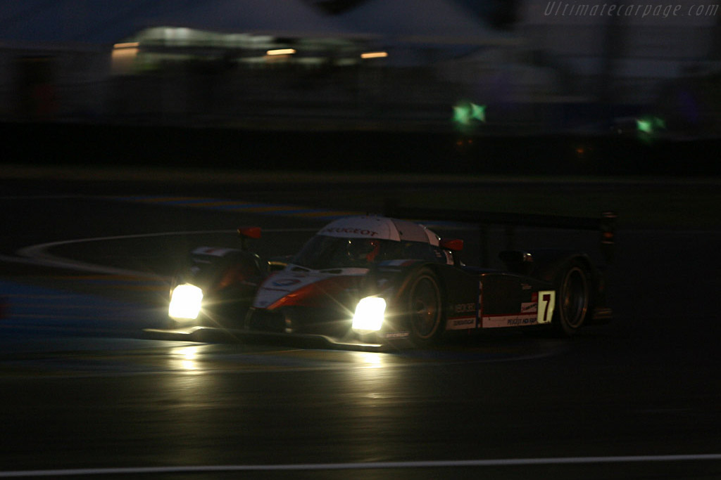 Into the night - Chassis: 908-02 - Entrant: Team Peugeot Total - 2007 24 Hours of Le Mans