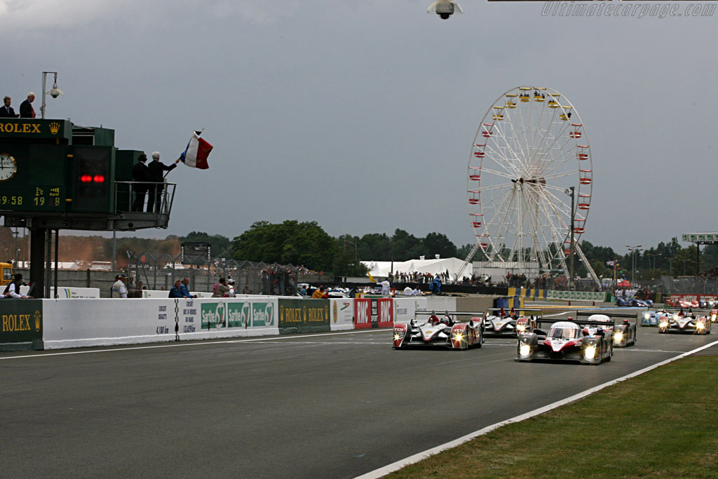 Off they go - Chassis: 908-03 - Entrant: Team Peugeot Total - 2007 24 Hours of Le Mans