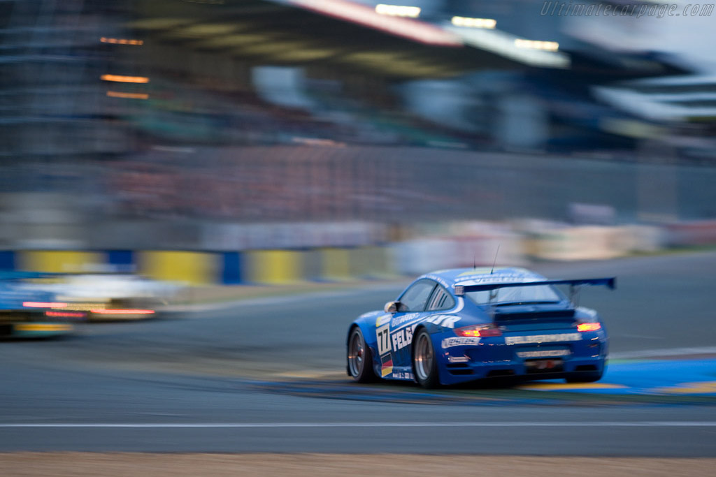 A slight short-cut - Chassis: WP0ZZZ99Z8S799922 - Entrant: Team Felbermayr-Proton - 2008 24 Hours of Le Mans