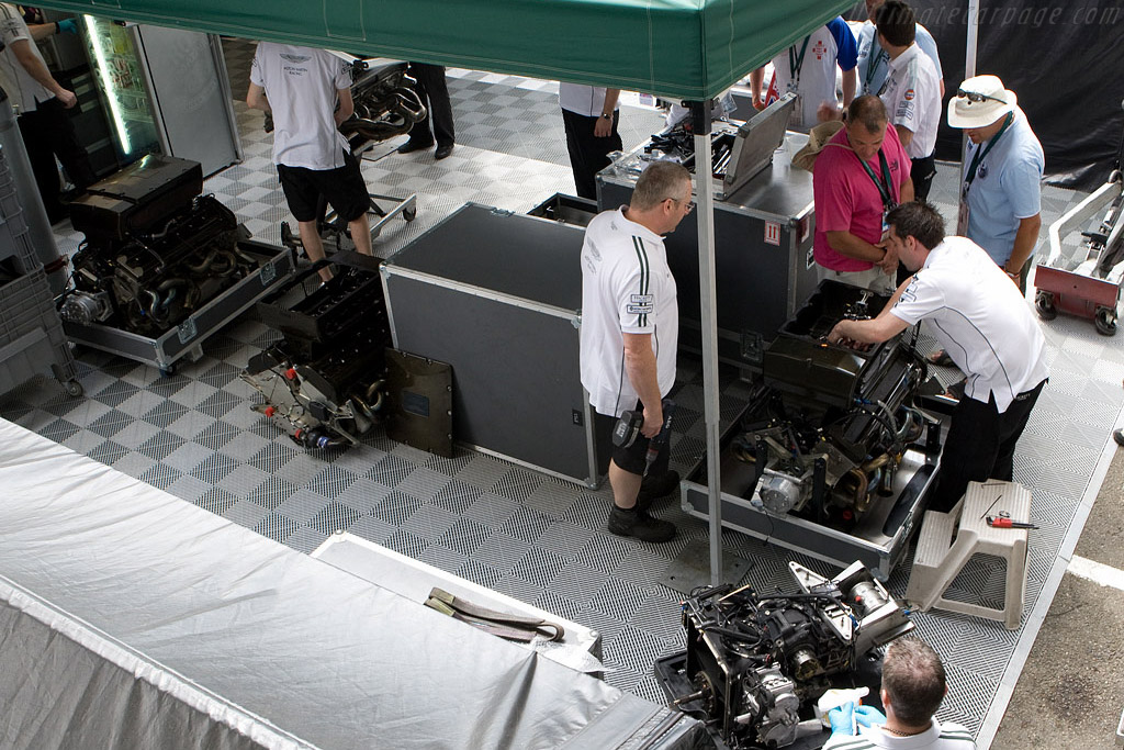 Aston Martin engine preparations   - 2008 24 Hours of Le Mans