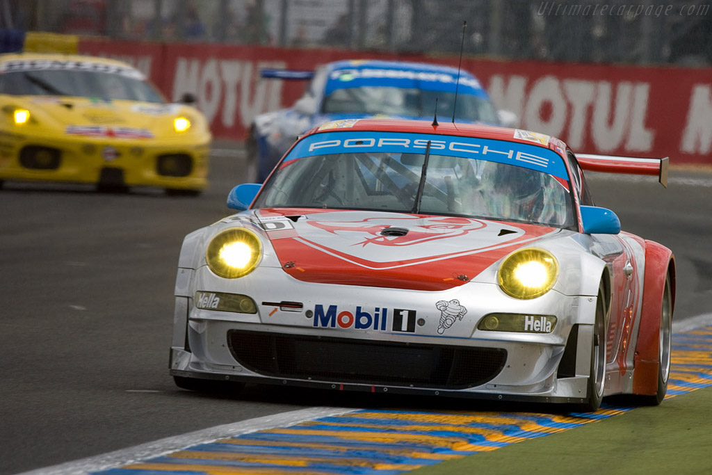 Flying into the GT2 lead - Chassis: WP0ZZZ99Z8S799914 - Entrant: Flying Lizards Motorsport - 2008 24 Hours of Le Mans
