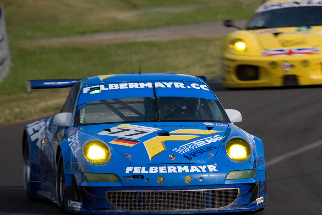 GT2 leaders nose to tail after almost five hours - Chassis: WP0ZZZ99Z8S799922 - Entrant: Team Felbermayr-Proton - 2008 24 Hours of Le Mans