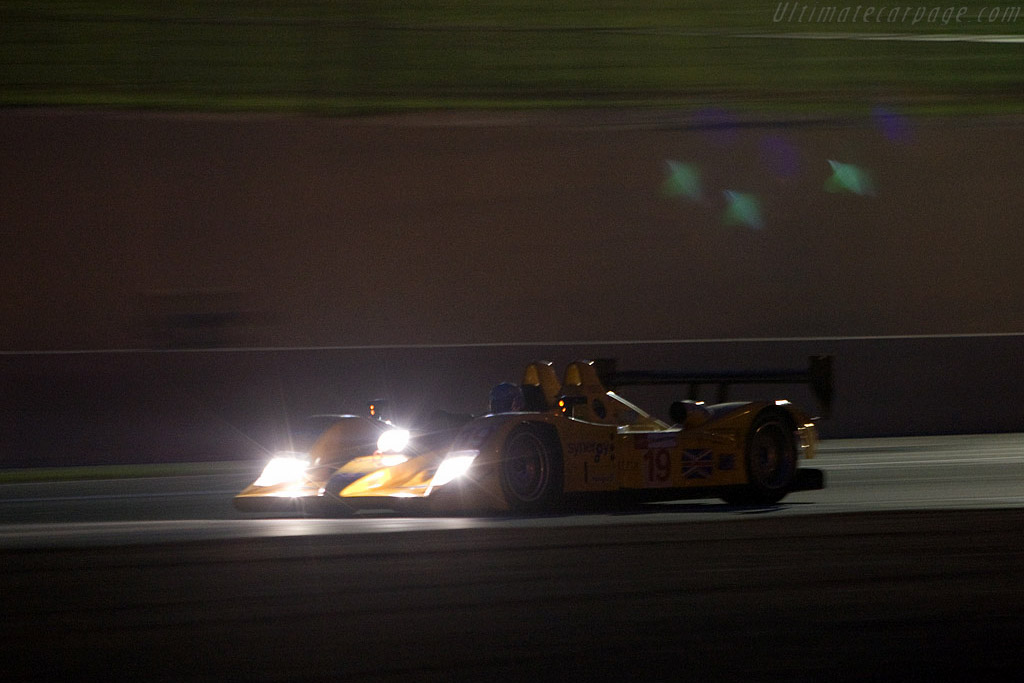 Into the night - Chassis: B0610-HU07 - Entrant: Chamberlain Synergy - 2008 24 Hours of Le Mans
