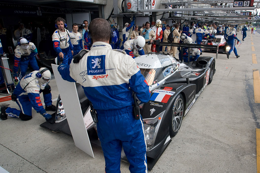 One-two in the pit - Chassis: 908-04 - Entrant: Peugeot Sport Total - 2008 24 Hours of Le Mans