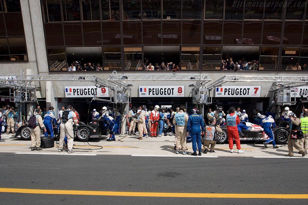 This is where they lost it .. - Chassis: 908-04 - Entrant: Peugeot Sport Total - 2008 24 Hours of Le Mans