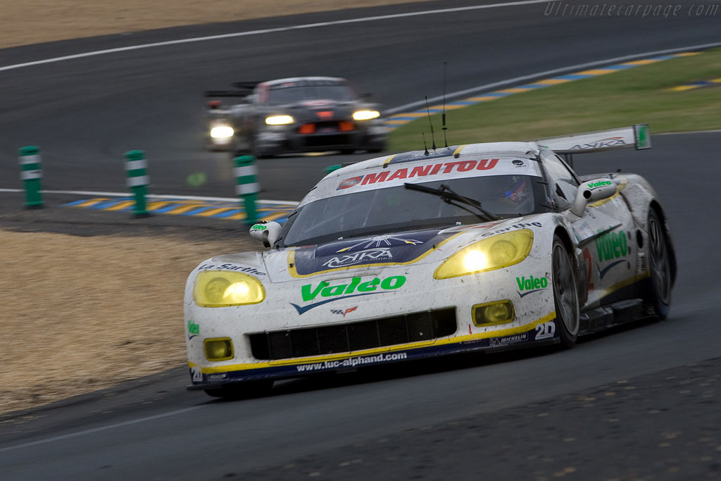 Two Le Mans Series rivals - Chassis: 003 - Entrant: Luc Alphand Adventures - 2008 24 Hours of Le Mans