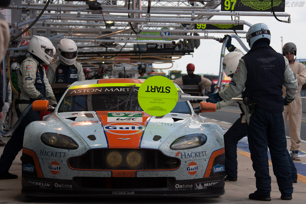 Aston Martin stop   - 2012 24 Hours of Le Mans
