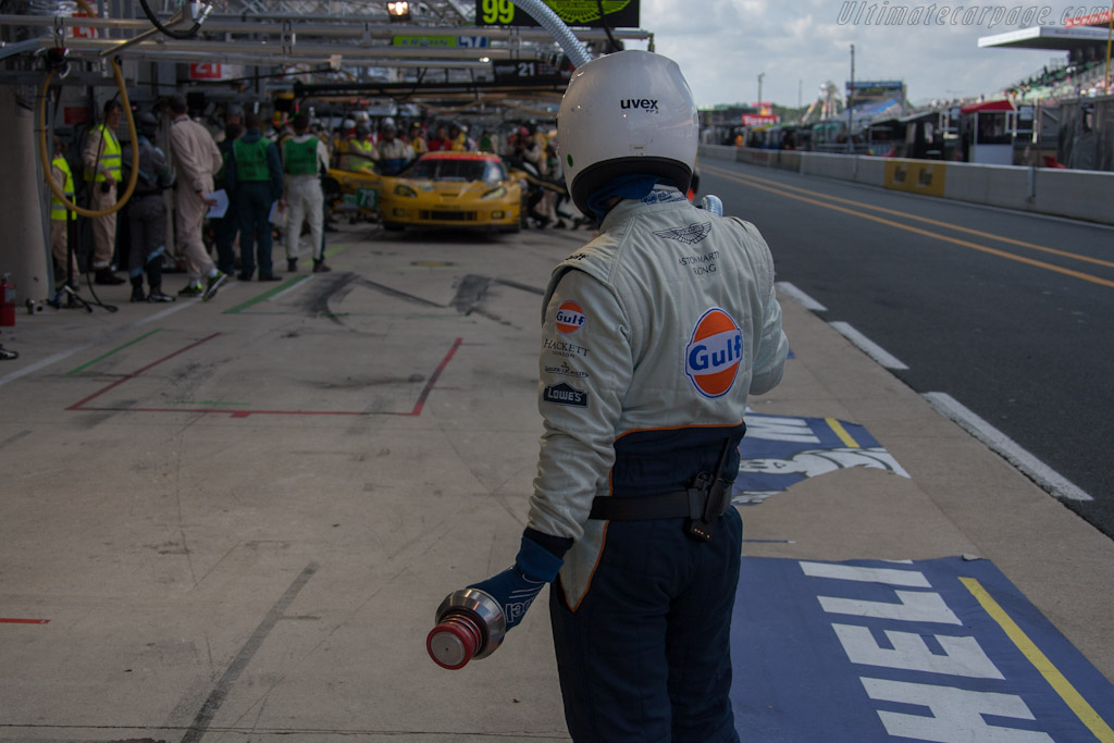 Aston Martin stop - Chassis: GTE-001  - 2012 24 Hours of Le Mans