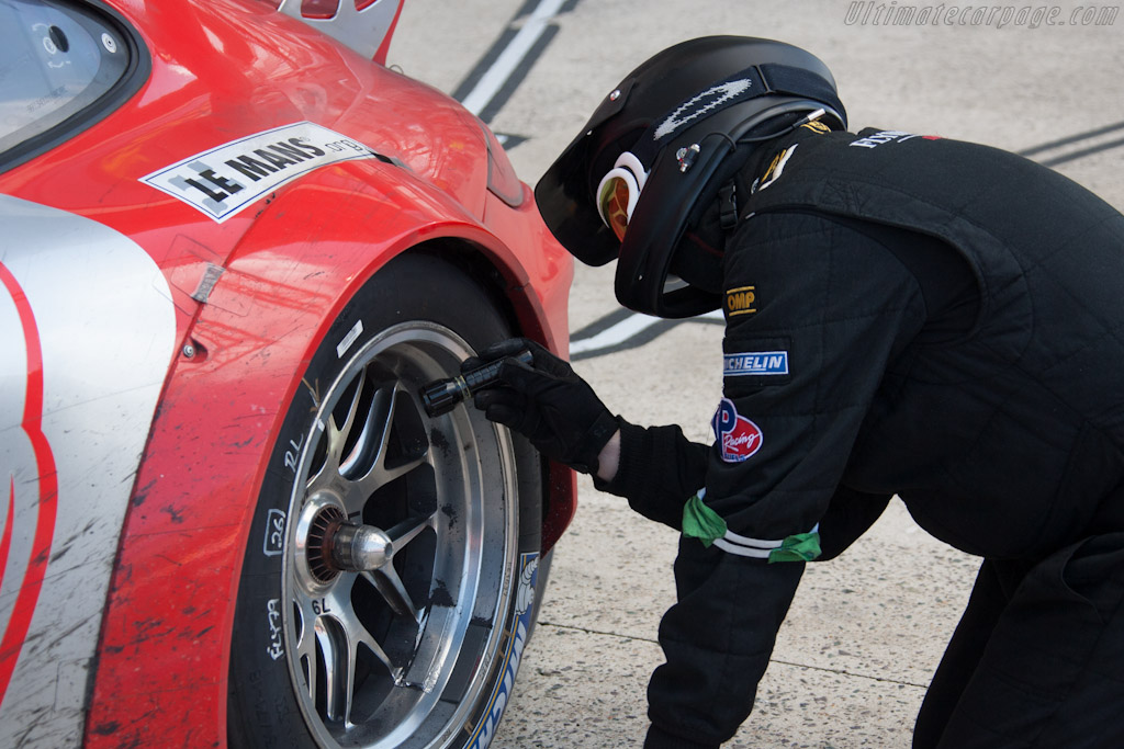 Checking the brakes   - 2012 24 Hours of Le Mans