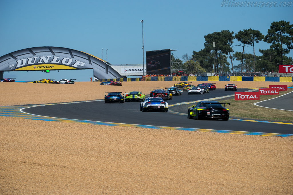 Aston Martin V8 Vantage GTE - Chassis: GTE-X2 - Entrant: Beachdean AMR - Driver: Andrew Howard / Ross Gunn / Oliver Bryant - 2017 24 Hours of Le Mans