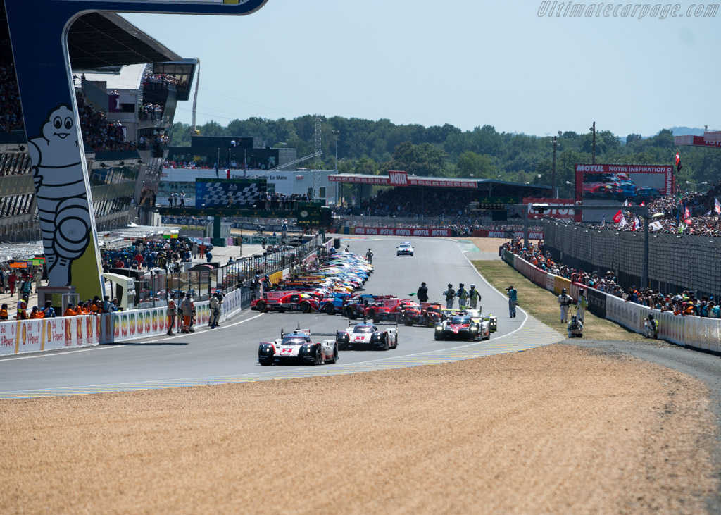 Off they go   - 2017 24 Hours of Le Mans