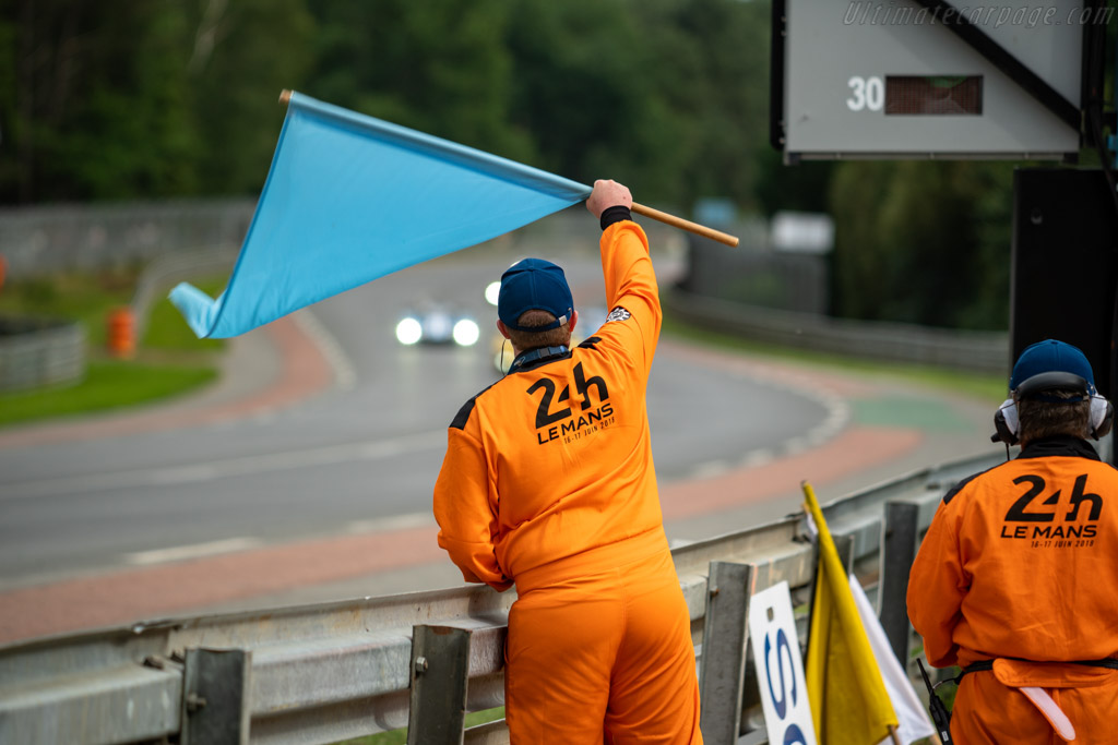 Blue flag   - 2018 24 Hours of Le Mans
