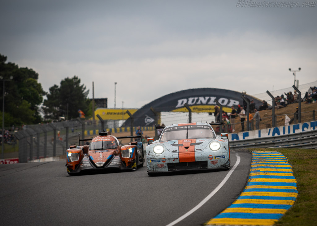 Porsche 911 RSR - Chassis: WP0ZZZ99ZJS199915 - Entrant: Gulf Racing - Driver: Michael Wainwright / Benjamin Barker / Thomas Preining - 2019 24 Hours of Le Mans