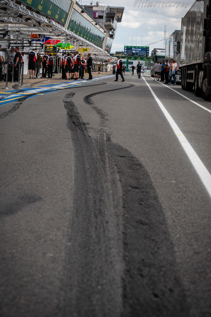 The pitlane   - 2019 24 Hours of Le Mans