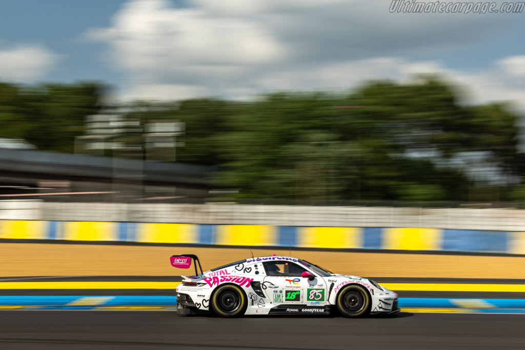 Porsche 911 GT3 R - Chassis: WP0ZZZ99ZRS299531 - Entrant: Iron Dames - Driver: Celia Martin / Rahel Frey / Sarah Bovy - 2025 24 Hours of Le Mans