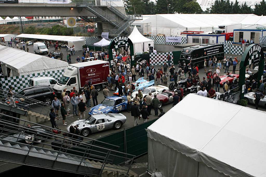 A long line at the gas station   - 2006 Le Mans Classic