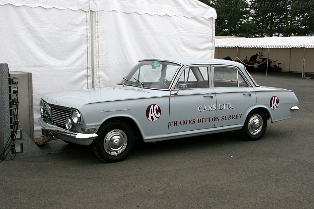Contemporary support   - 2006 Le Mans Classic