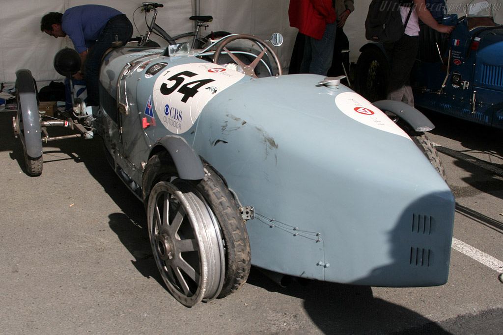 Punctures are always a problem at Le Mans   - 2008 Le Mans Classic