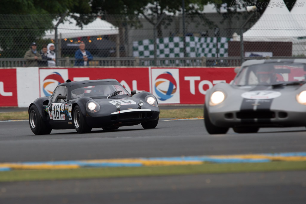 Chevron B8 - Chassis: CH-DBE-71 - Driver: John Emberson / Bill Wykeham - 2014 Le Mans Classic